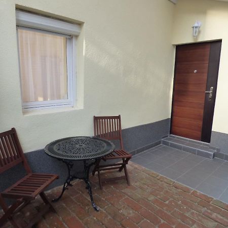 Yellow Apartment Debrecen Exterior photo
