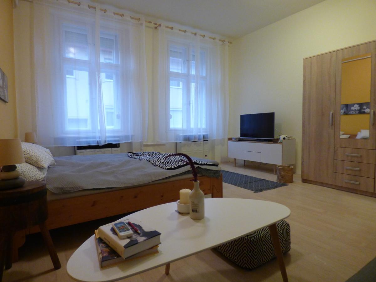 Yellow Apartment Debrecen Exterior photo
