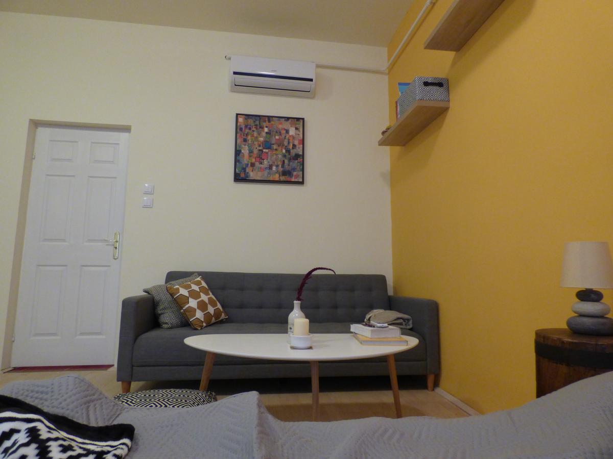 Yellow Apartment Debrecen Exterior photo