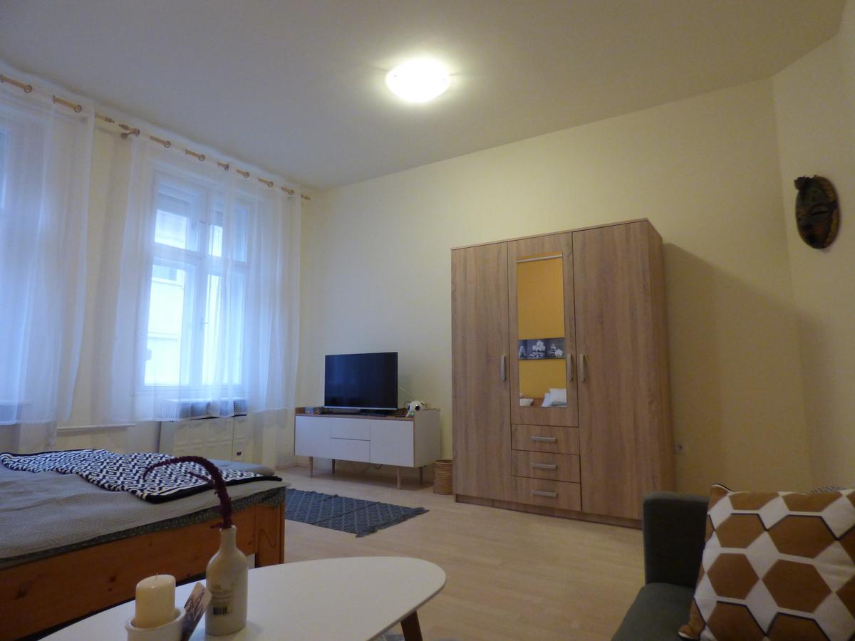 Yellow Apartment Debrecen Exterior photo