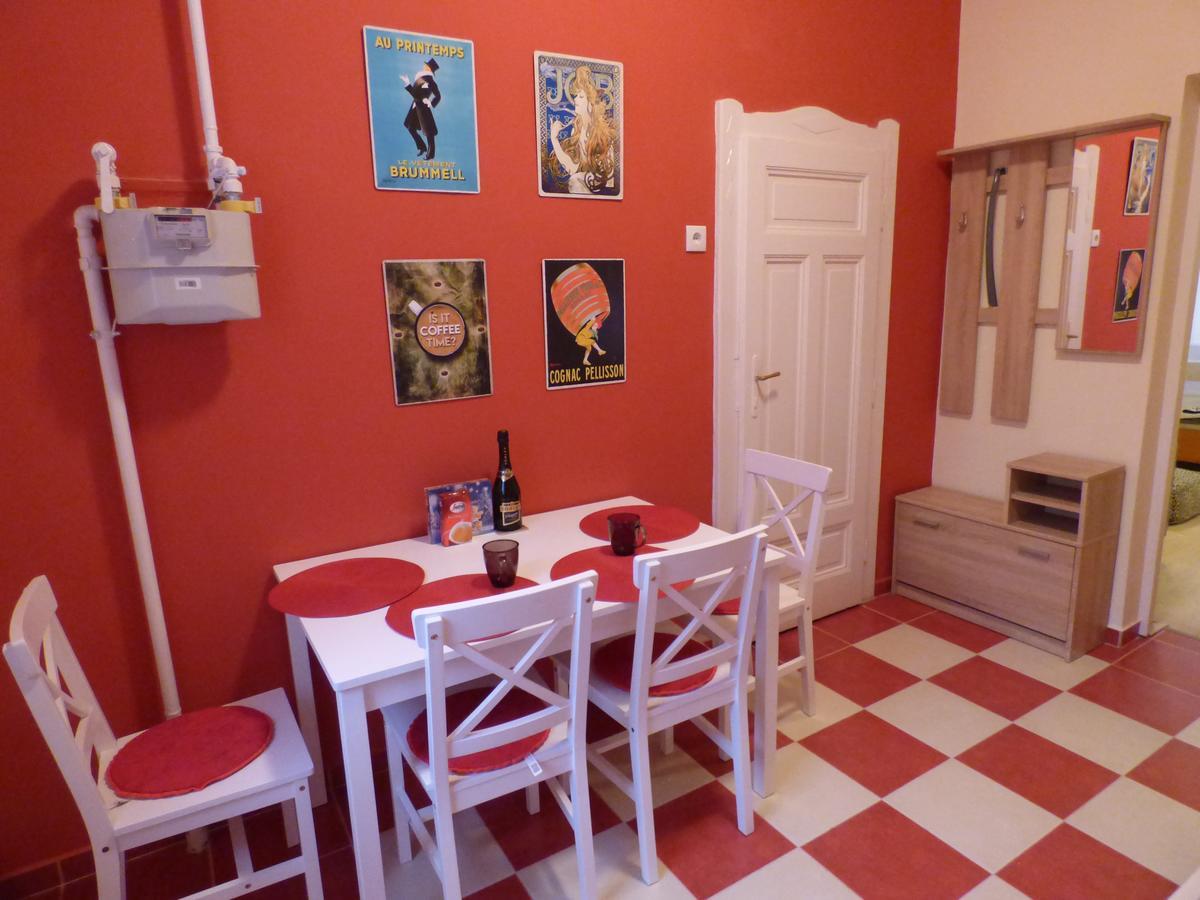 Yellow Apartment Debrecen Exterior photo