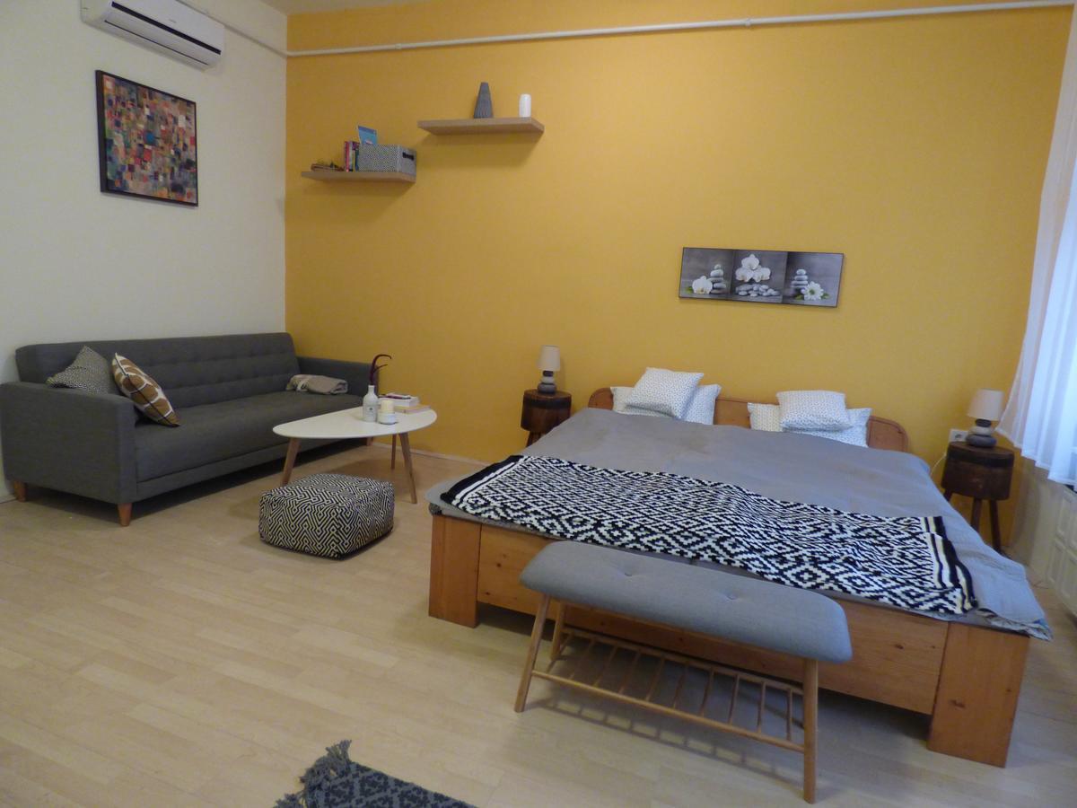 Yellow Apartment Debrecen Exterior photo