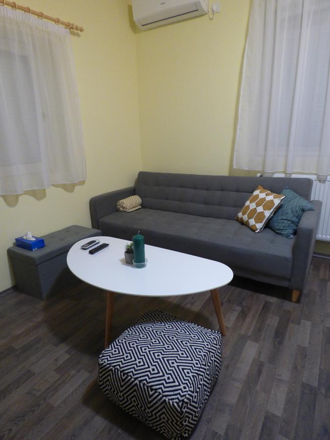 Yellow Apartment Debrecen Exterior photo
