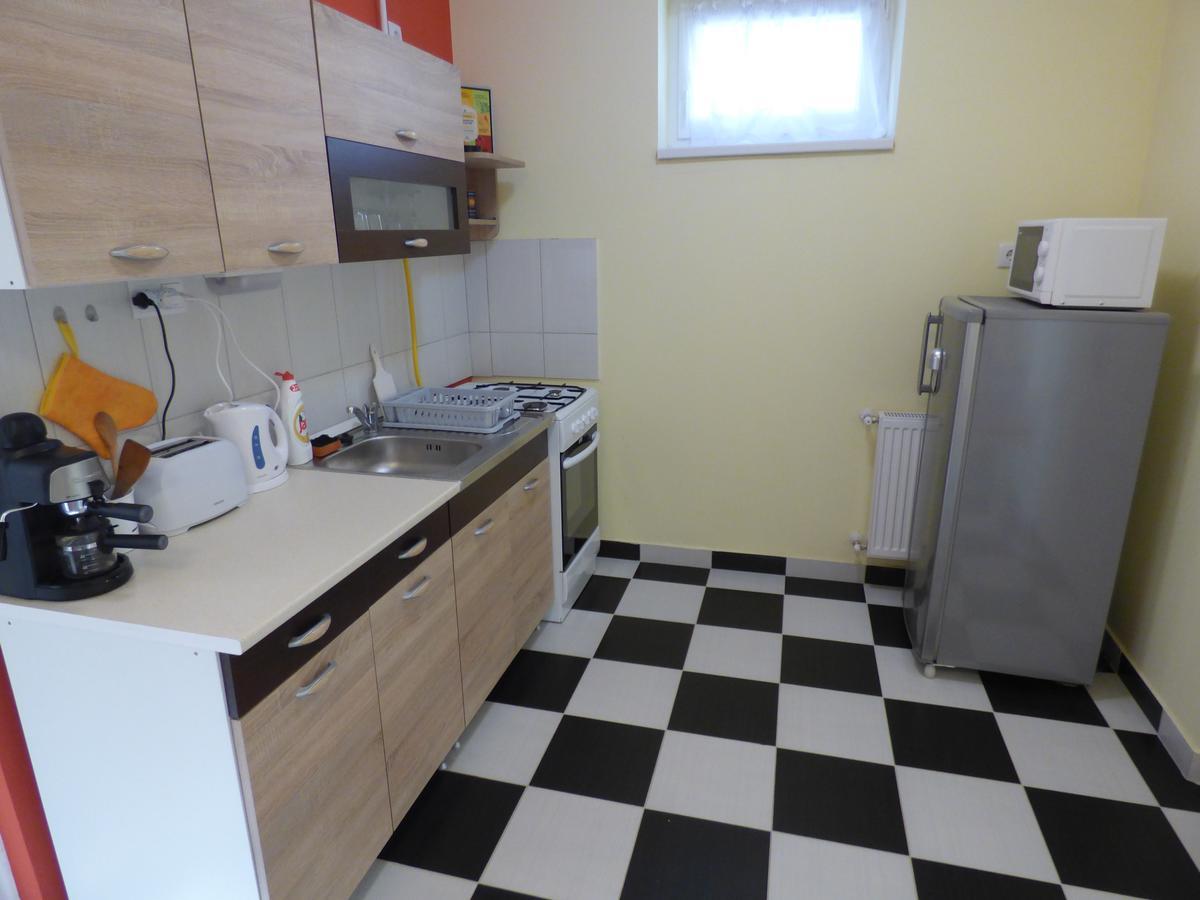 Yellow Apartment Debrecen Exterior photo