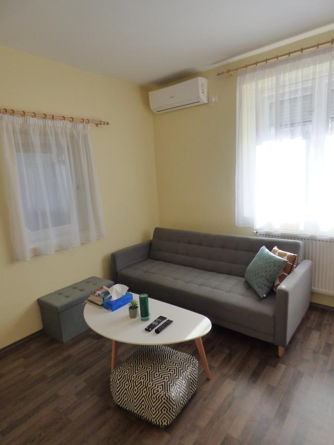 Yellow Apartment Debrecen Exterior photo